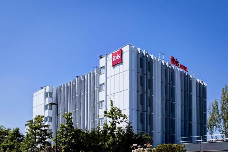 Hotel ibis Lyon Est Bron Exterior foto