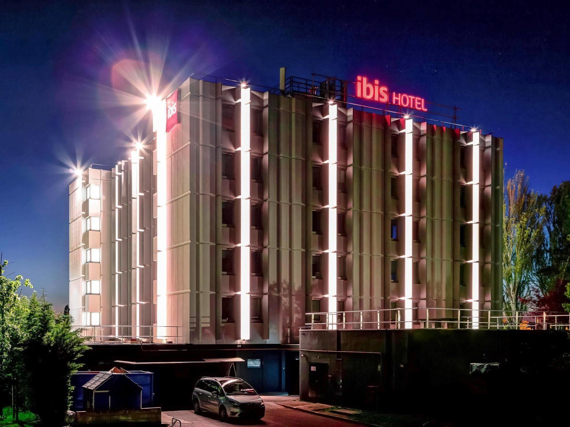 Hotel ibis Lyon Est Bron Exterior foto