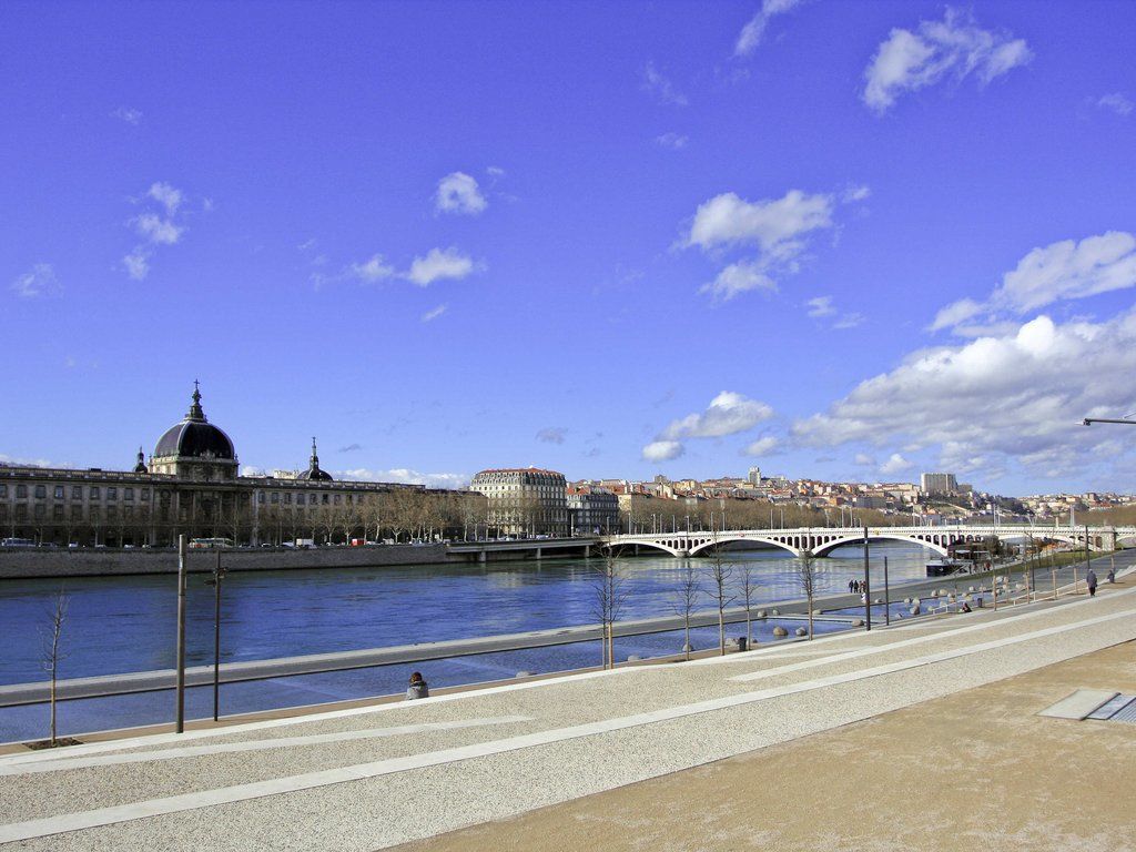 Hotel ibis Lyon Est Bron Exterior foto